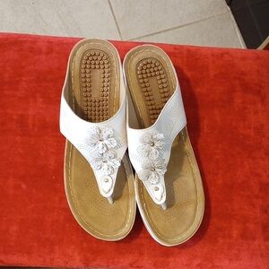 Chic White Floral Women's Sandals